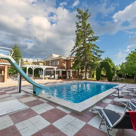 Villa New. Luxury C&c. Jardin, Piscina Y Barbacoa Granada