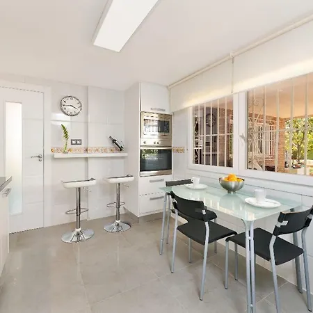 Villa New. Luxury C&c. Jardin, Piscina Y Barbacoa *