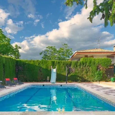 New. Luxury C&c. Jardin, Piscina Y Barbacoa Villa